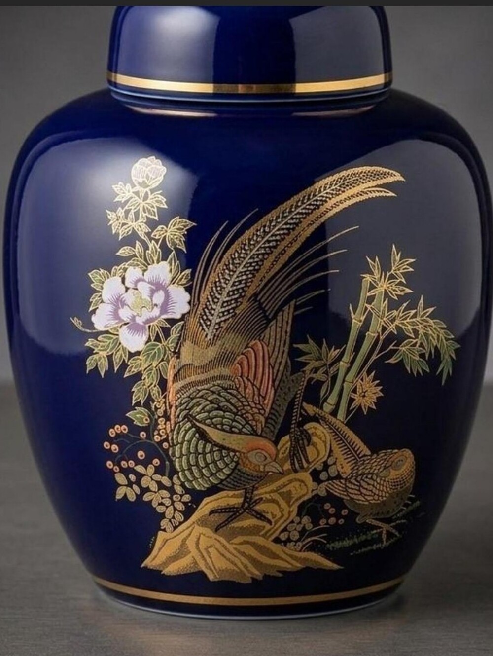 ✨️Stunning Vintage Japanese Blue Gold Ginger Porcelain Peacock Jar With Lid! ✨️